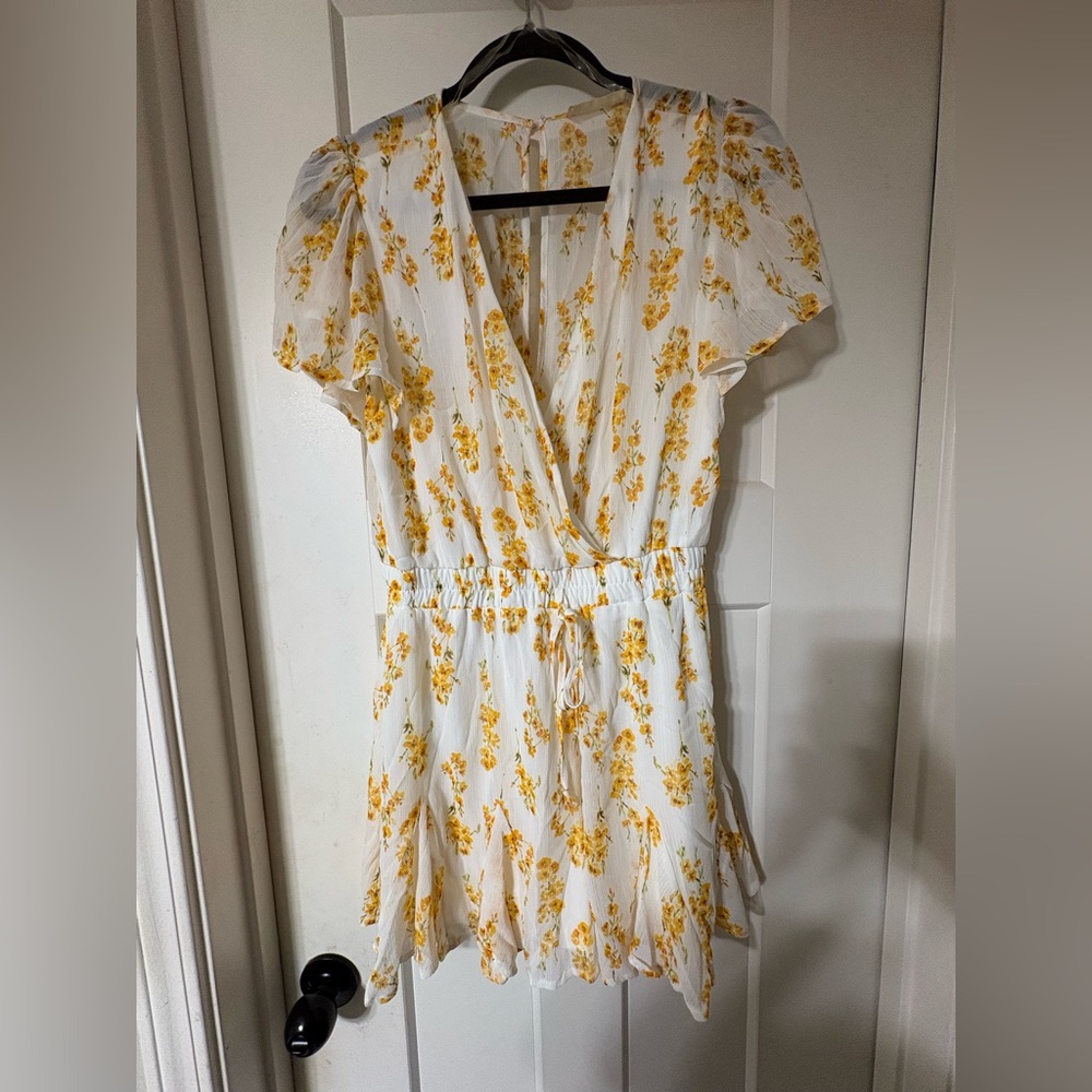 Altar’s State Women’s White & Yellow Floral Wrap Romper